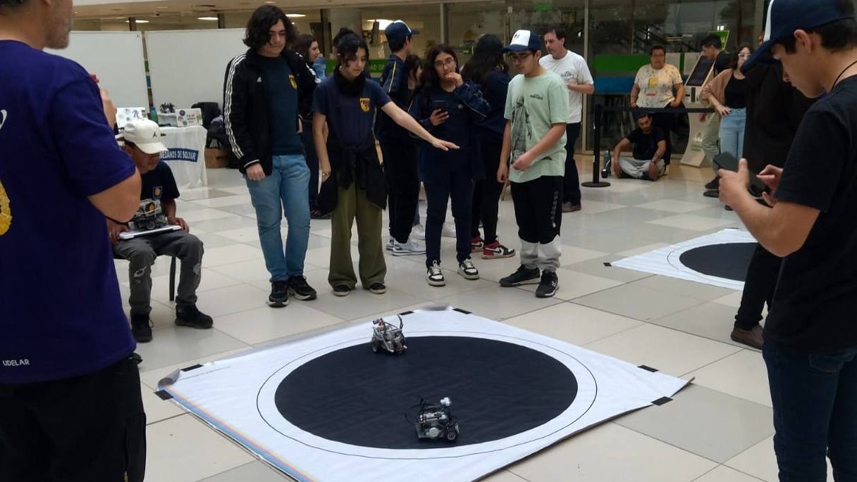 PARTICIPACIÓN DE ALUMNOS DE LA UTU DE COLONIA NICOLICH EN CONCURSO DE ROBÓTICA Y DE SUMO ROBÓTICO.