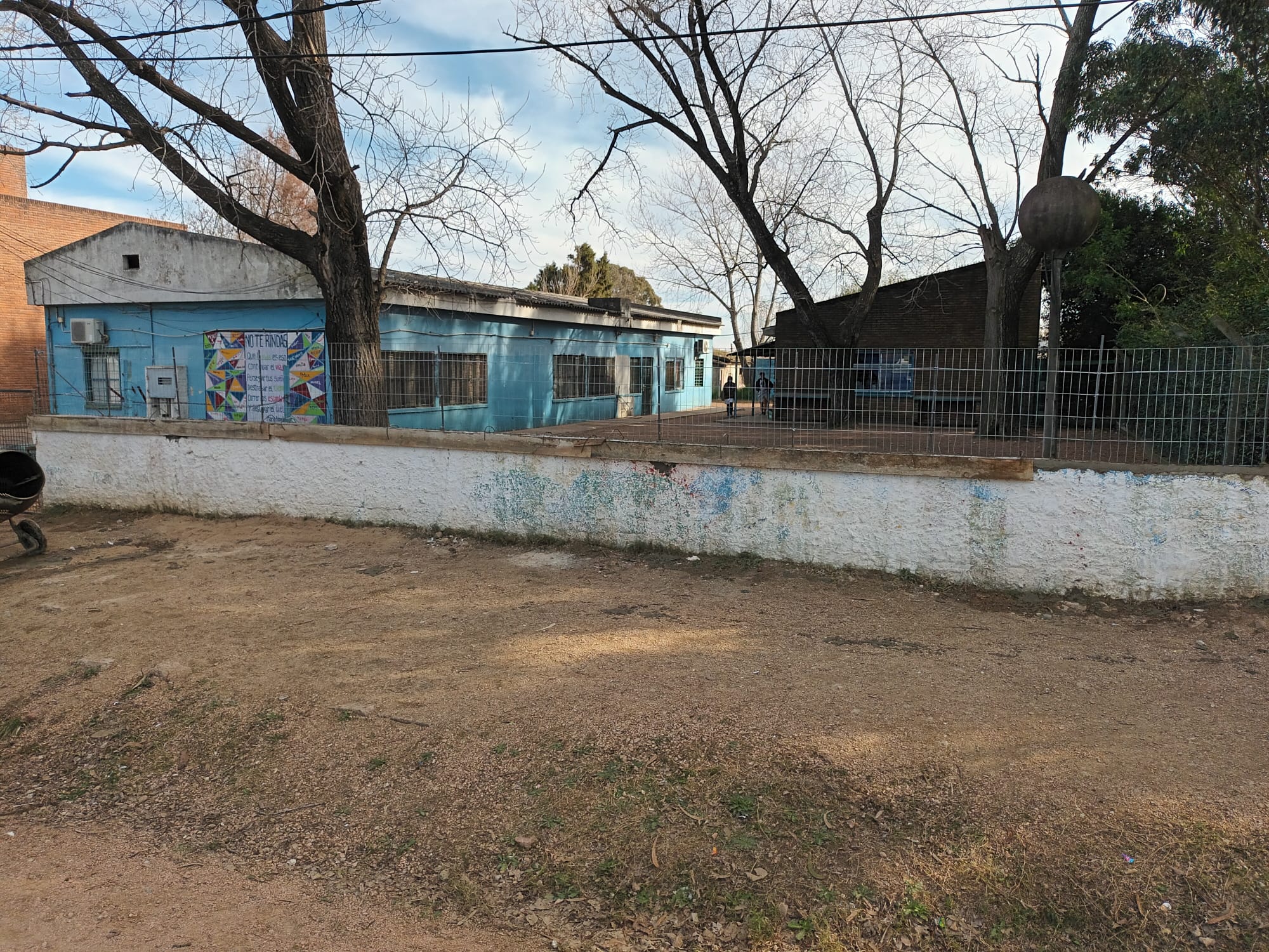 Muro en escuela N°171