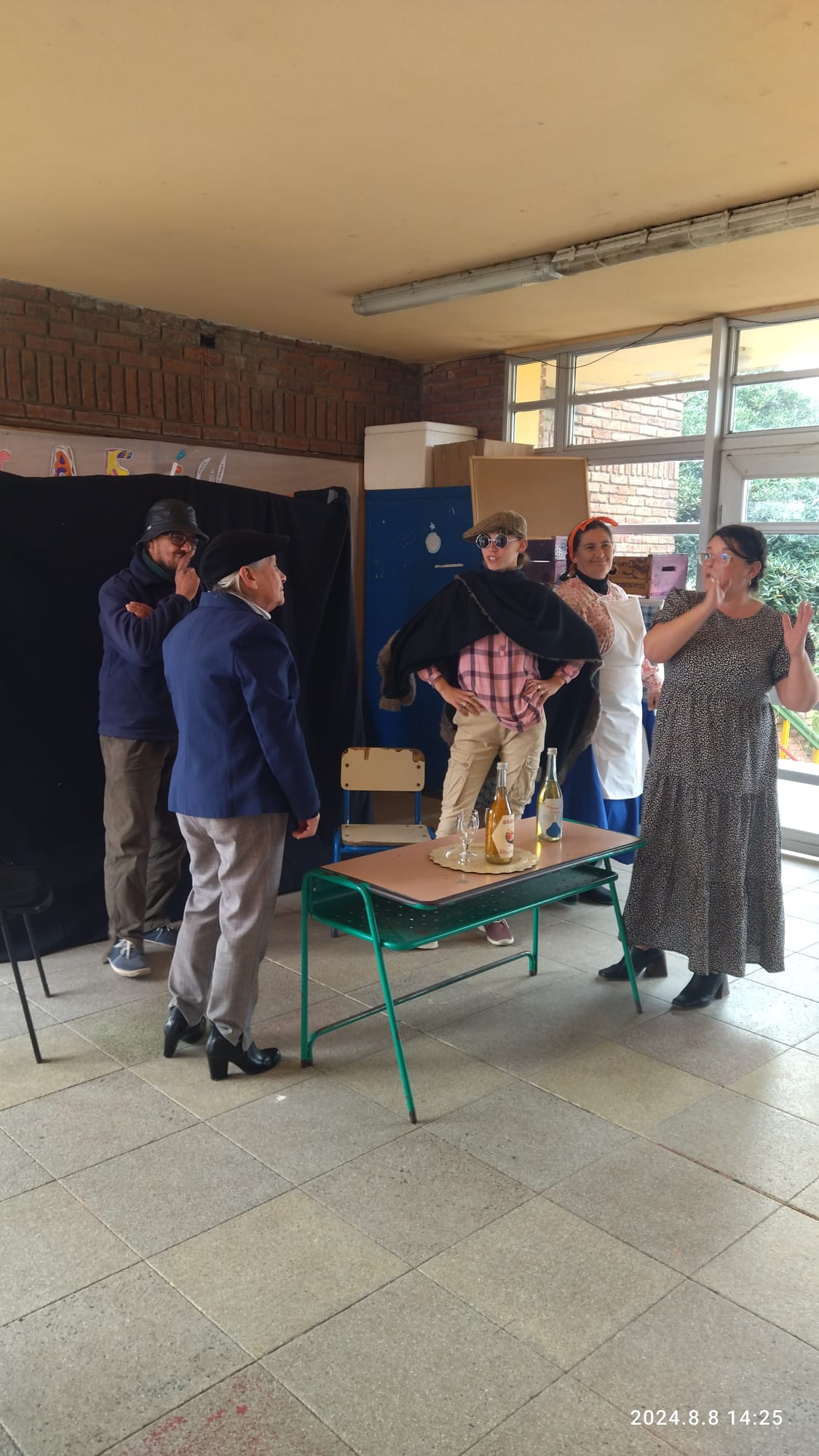 MUESTRA DEL TALLER DE TEATRO EN LA ESCUELA N° 47, EN EL MARCO DEL MES DE LA NIÑEZ.