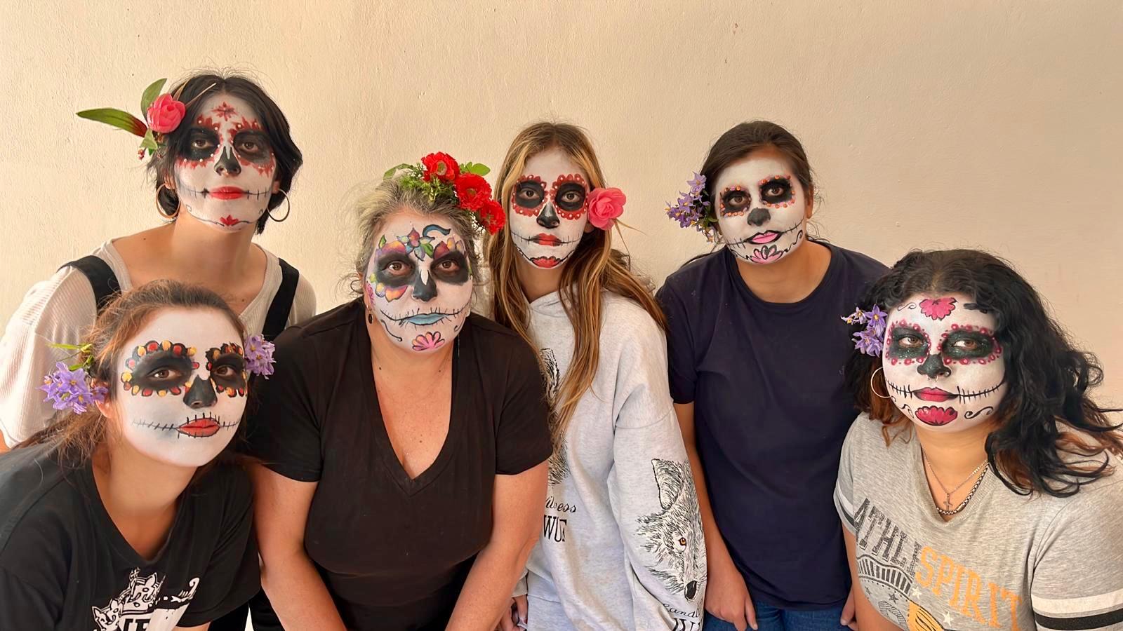 TALLER DE MAQUILLAJE ARTÍSTICO EN EL CENTRO DE BARRIO DE COLONIA NICOLICH.