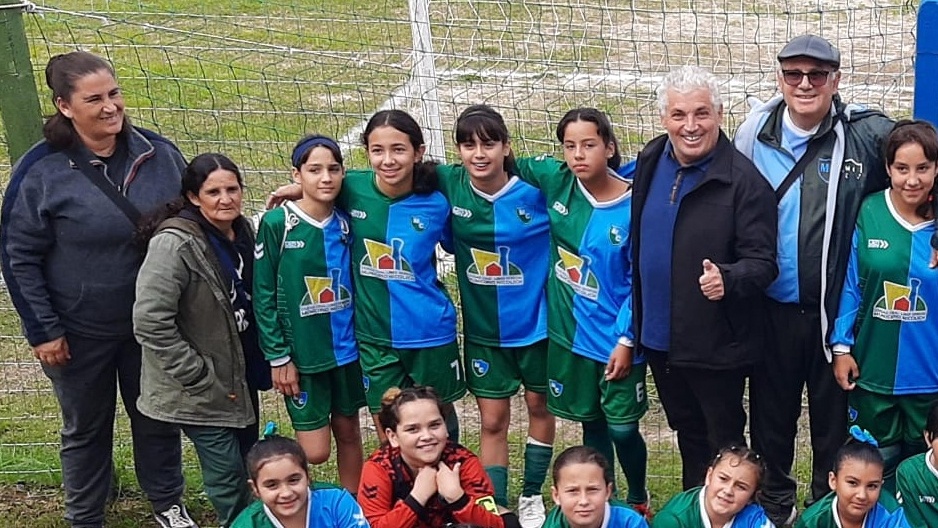 NUEVAS CAMISETAS DEL CLUB MARTÍN CÉSPEDES, EN LA CATEGORÍA DE FÚTBOL INFANTIL FEMENINO.