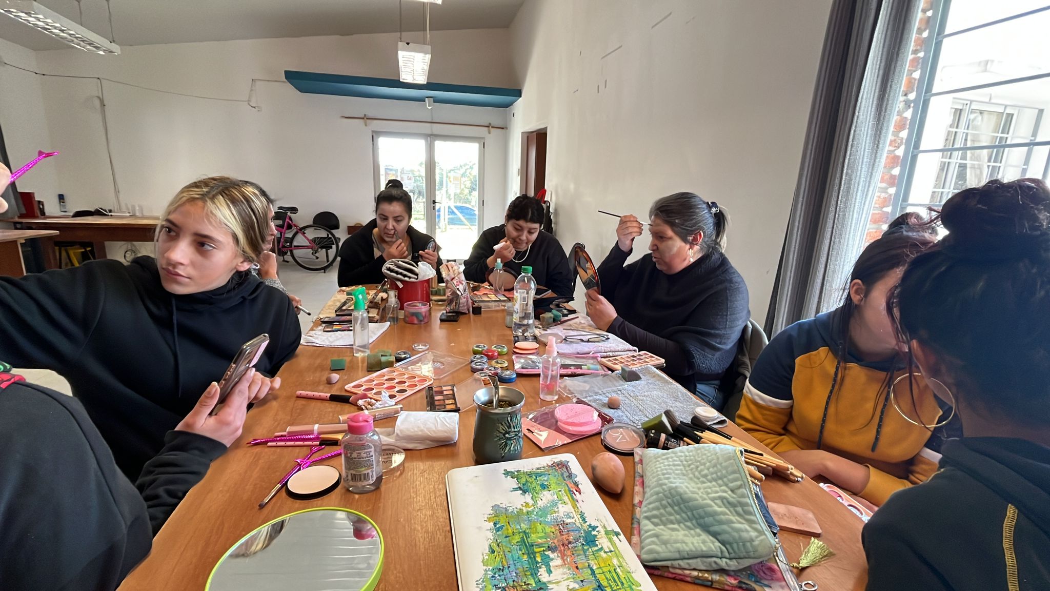 TALLER DE MAQUILLAJE ARTÍSTICO EN LA CIUDAD GRAL. LIBER SEREGNI.    