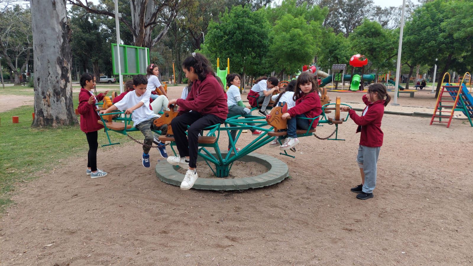 ORQUESTA JUVENIL DE LA CIUDAD GRAL. LIBER SEREGNI EN FLORES.