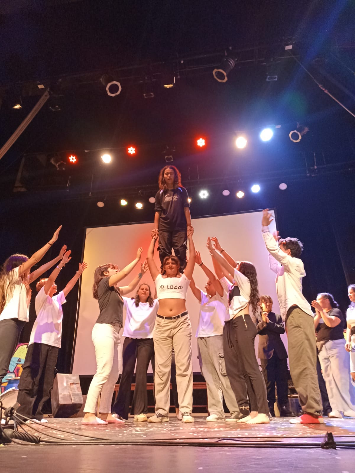 MUESTRA DE LOS TALLERES DEL LICEO DE COLONIA NICOLICH N°1 EN EL TEATRO FLORENCIO SÁNCHEZ DEL CERRO.