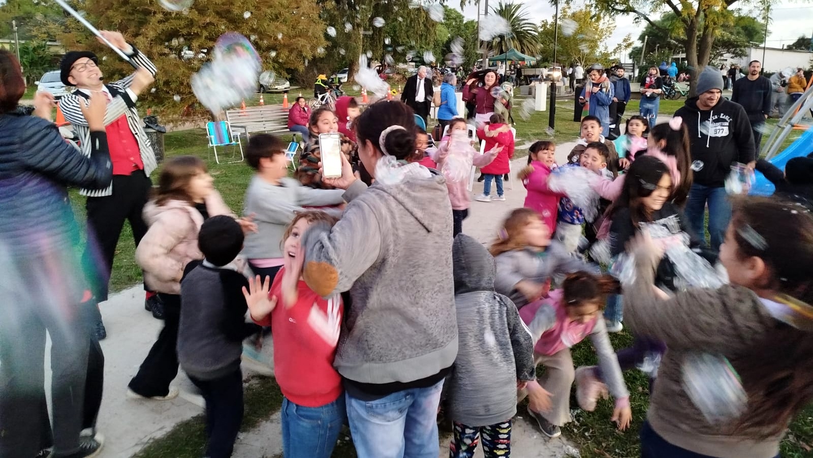 SEGUNDO PASEO MULTICULTURAL EN EL MARCO DEL 7° ANIVERSARIO DE LA CIUDAD GRAL. LIBER SEREGNI, PLAZA FRATERNIDAD (COLONIA NICOLICH).