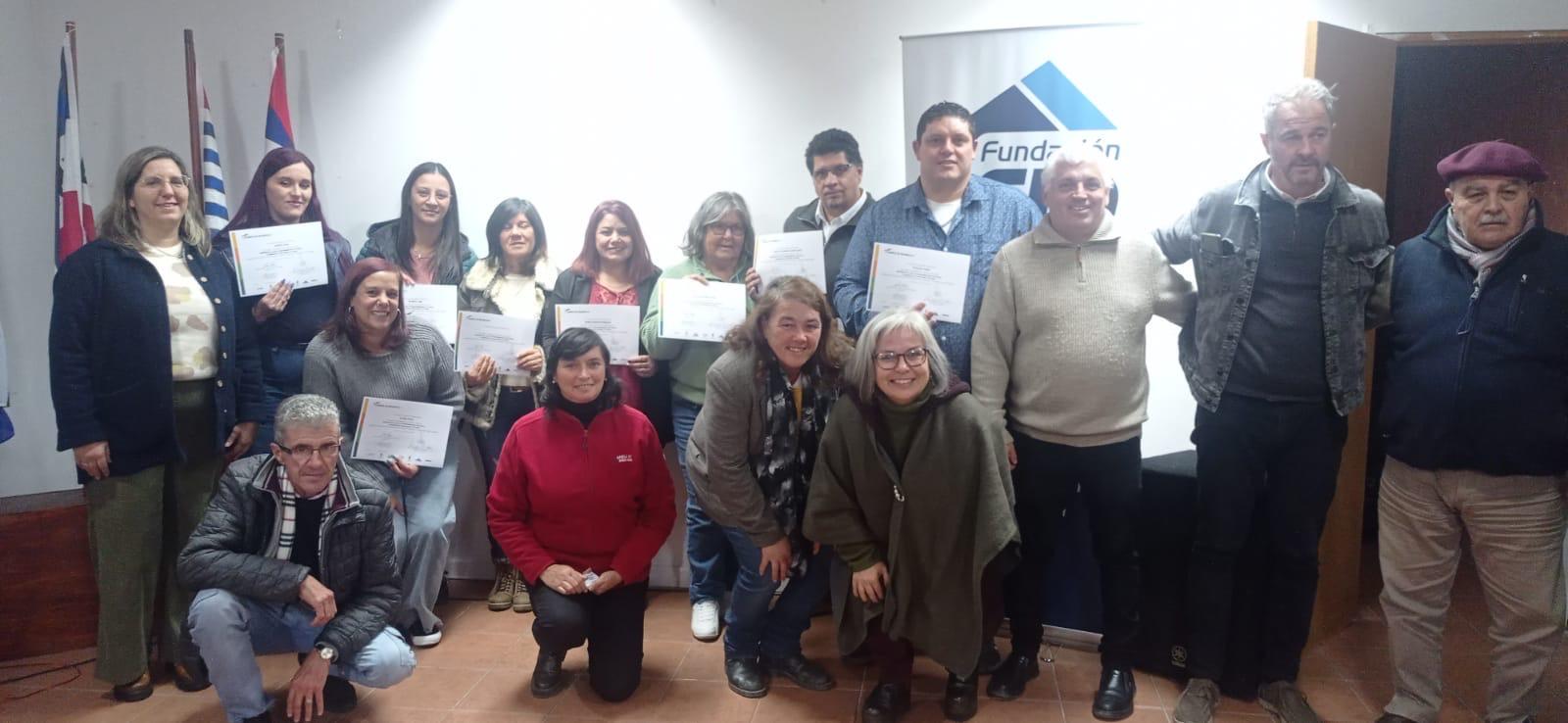 CIERRE DEL CICLO CON ENTREGA DE CERTIFICADOS DE CURSOS DE LOS CENTROS DE DESARROLLO.