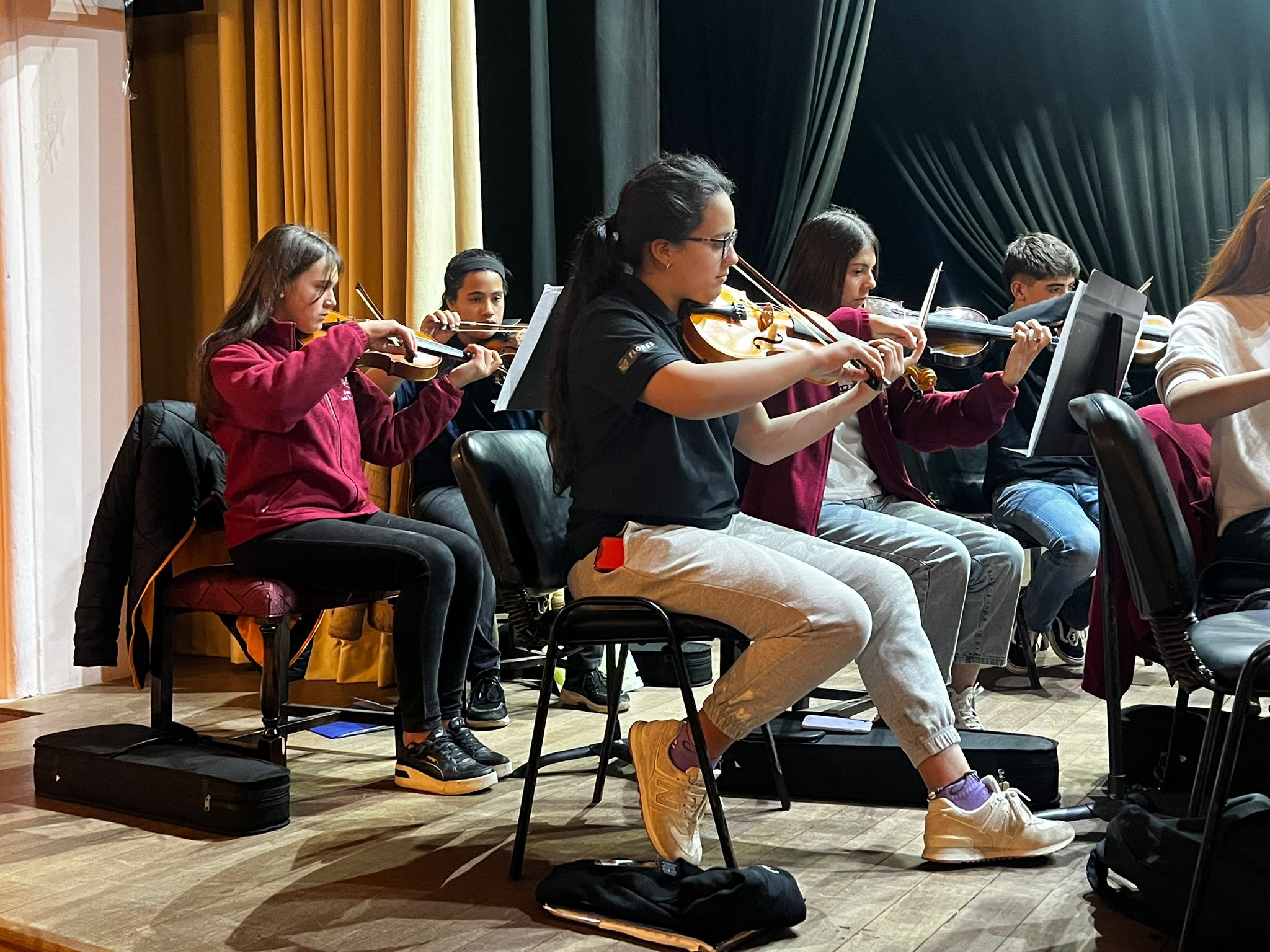 ORQUESTA JUVENIL DE LA CIUDAD GRAL. LIBER SEREGNI EN FLORES.