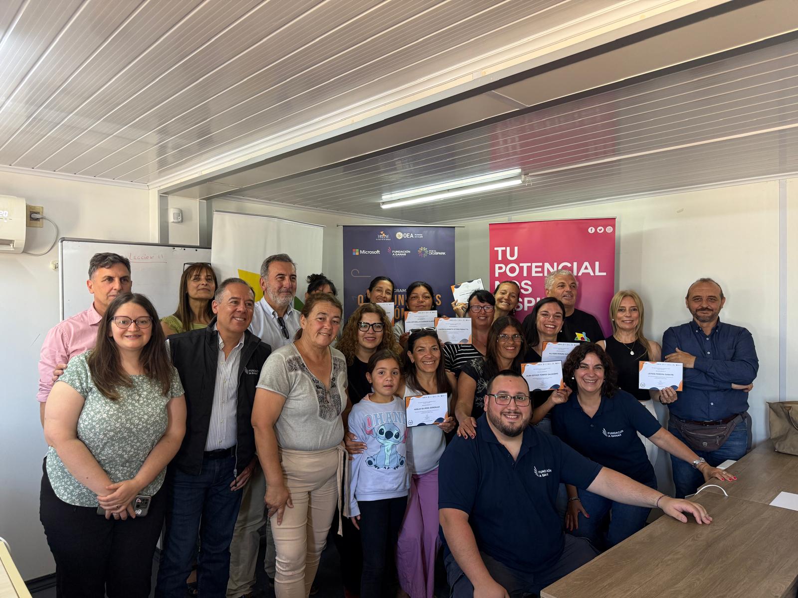 ENTREGA DE CERTIFICADOS DE CAPACITACIÓN EN HERRAMIENTAS DIGITALES A MUJERES DE LA CIUDAD GRAL. LIBER SEREGNI.