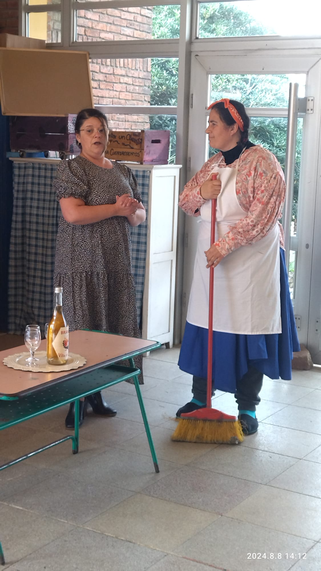 MUESTRA DEL TALLER DE TEATRO EN LA ESCUELA N° 47, EN EL MARCO DEL MES DE LA NIÑEZ.