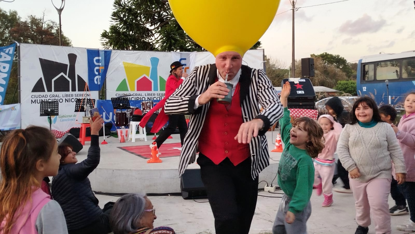 SEGUNDO PASEO MULTICULTURAL EN EL MARCO DEL 7° ANIVERSARIO DE LA CIUDAD GRAL. LIBER SEREGNI, PLAZA FRATERNIDAD (COLONIA NICOLICH).