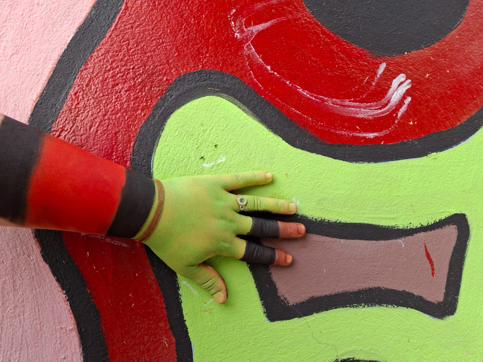 TALLER DE MAQUILLAJE ARTÍSTICO EN EL CENTRO DE BARRIO DE COLONIA NICOLICH.