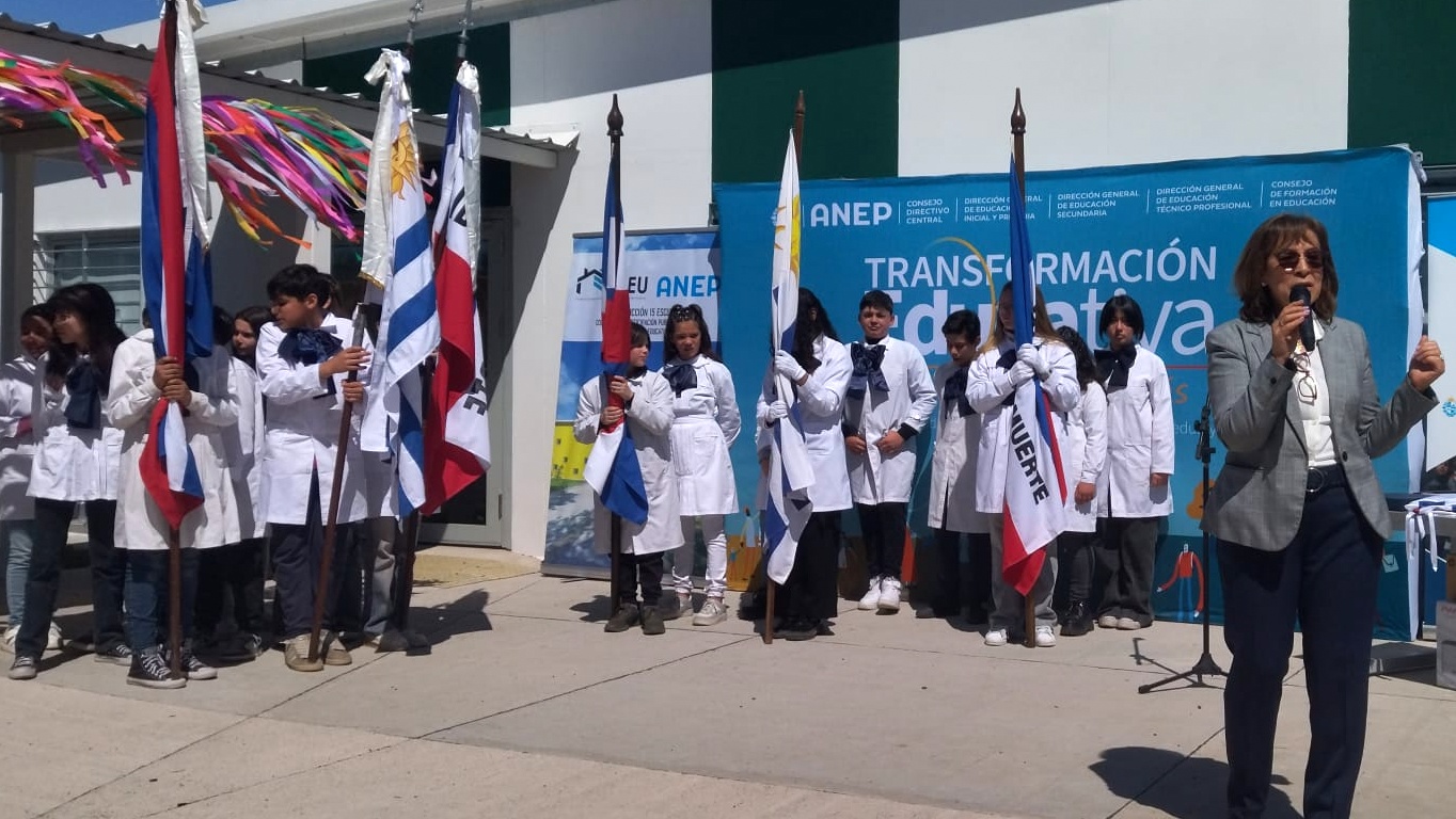 INAUGURACIÓN DE LA ESCUELA DE TIEMPO COMPLETO N°319.