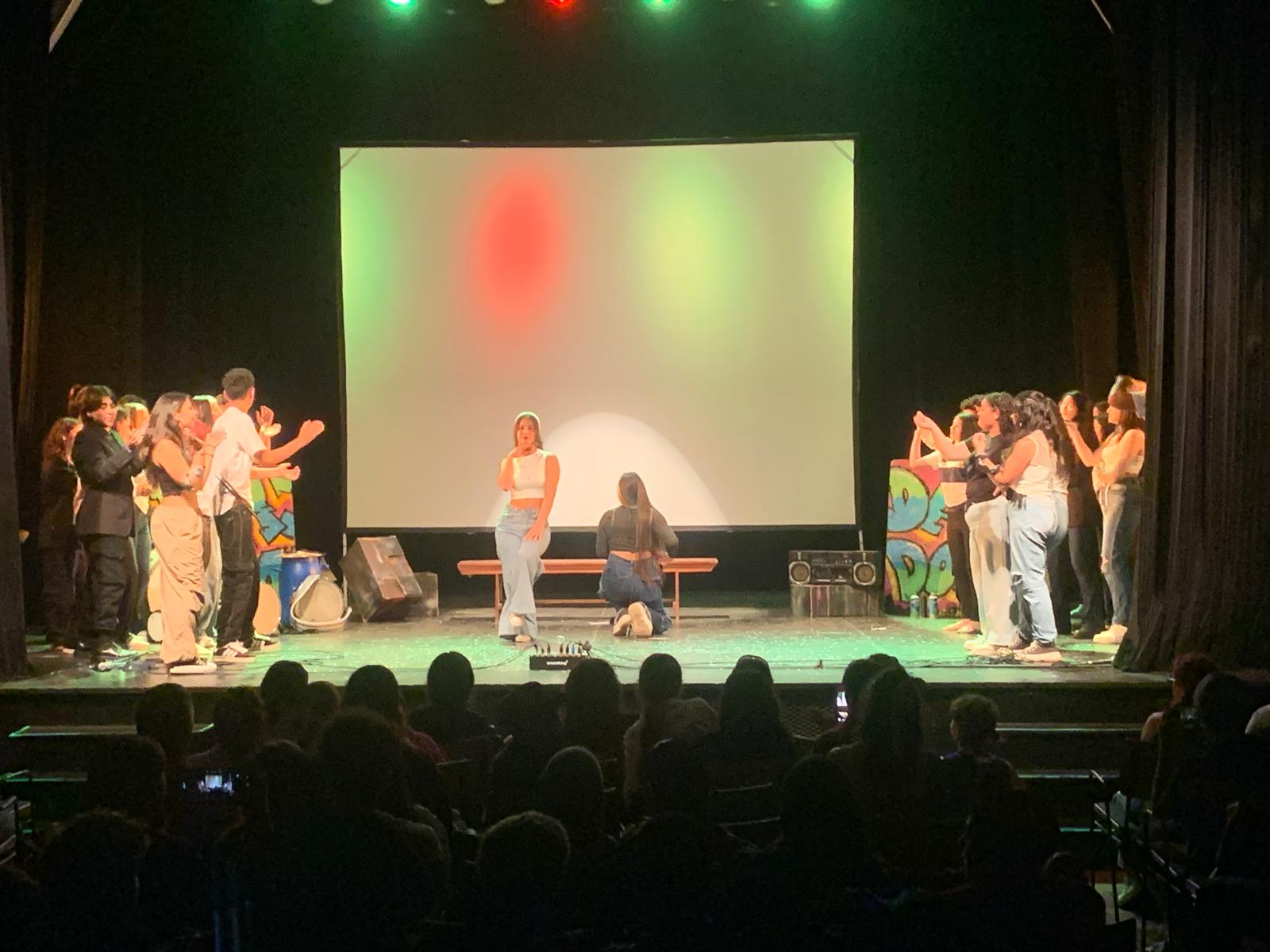 MUESTRA DE LOS TALLERES DEL LICEO DE COLONIA NICOLICH N°1 EN EL TEATRO FLORENCIO SÁNCHEZ DEL CERRO.