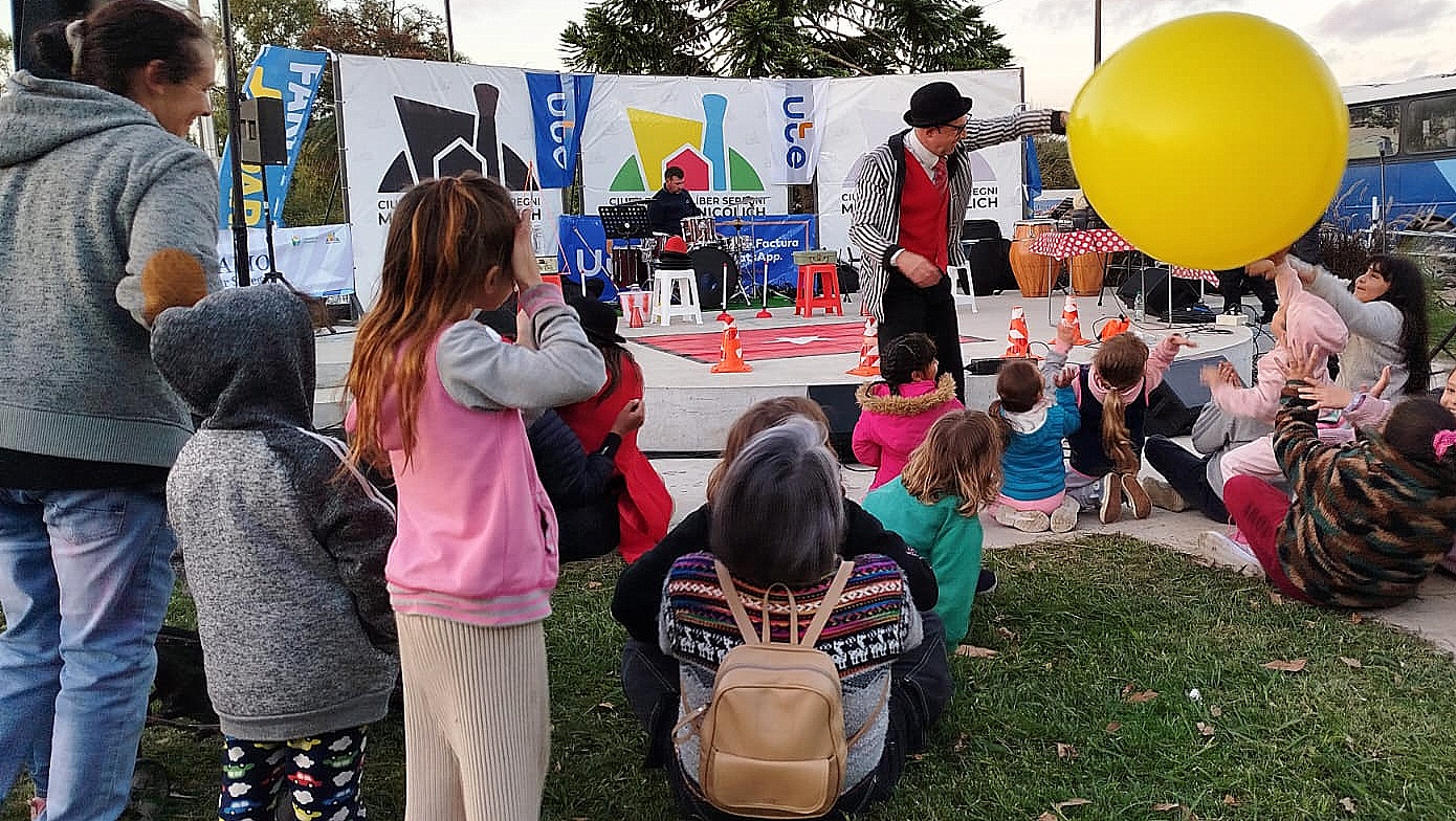 SEGUNDO PASEO MULTICULTURAL EN EL MARCO DEL 7° ANIVERSARIO DE LA CIUDAD GRAL. LIBER SEREGNI, PLAZA FRATERNIDAD (COLONIA NICOLICH).