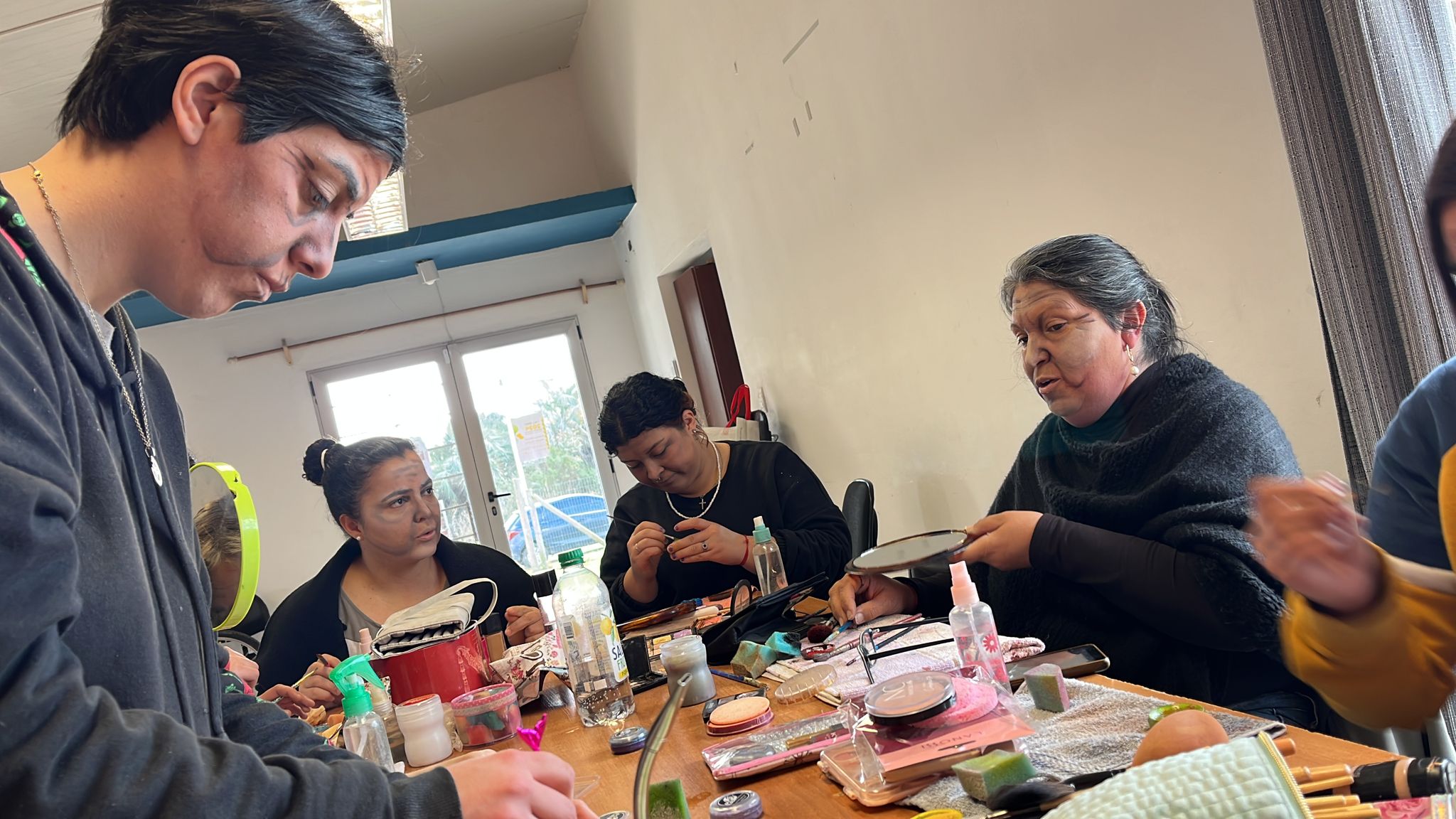 TALLER DE MAQUILLAJE ARTÍSTICO EN LA CIUDAD GRAL. LIBER SEREGNI.    