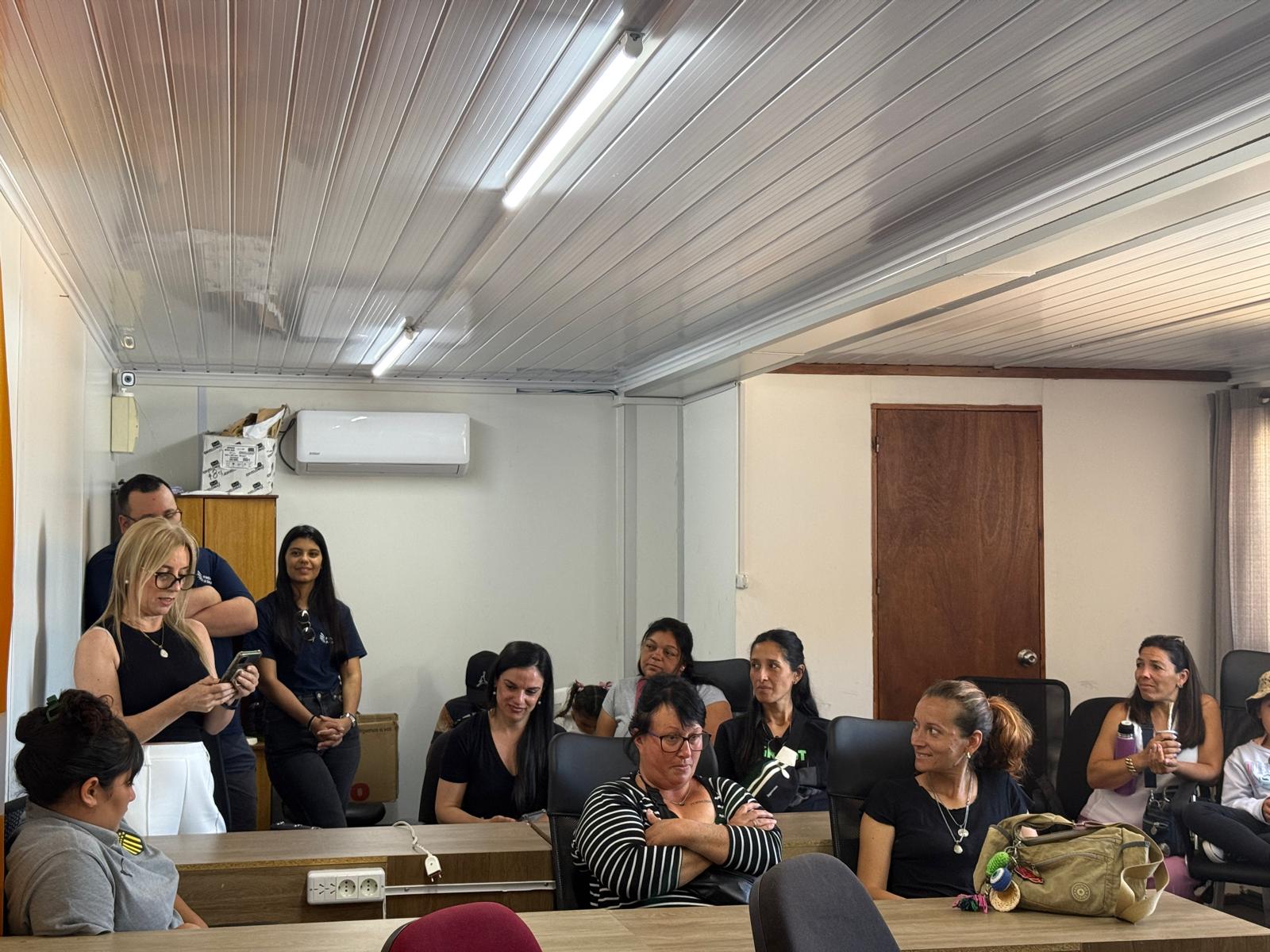 ENTREGA DE CERTIFICADOS DE CAPACITACIÓN EN HERRAMIENTAS DIGITALES A MUJERES DE LA CIUDAD GRAL. LIBER SEREGNI.