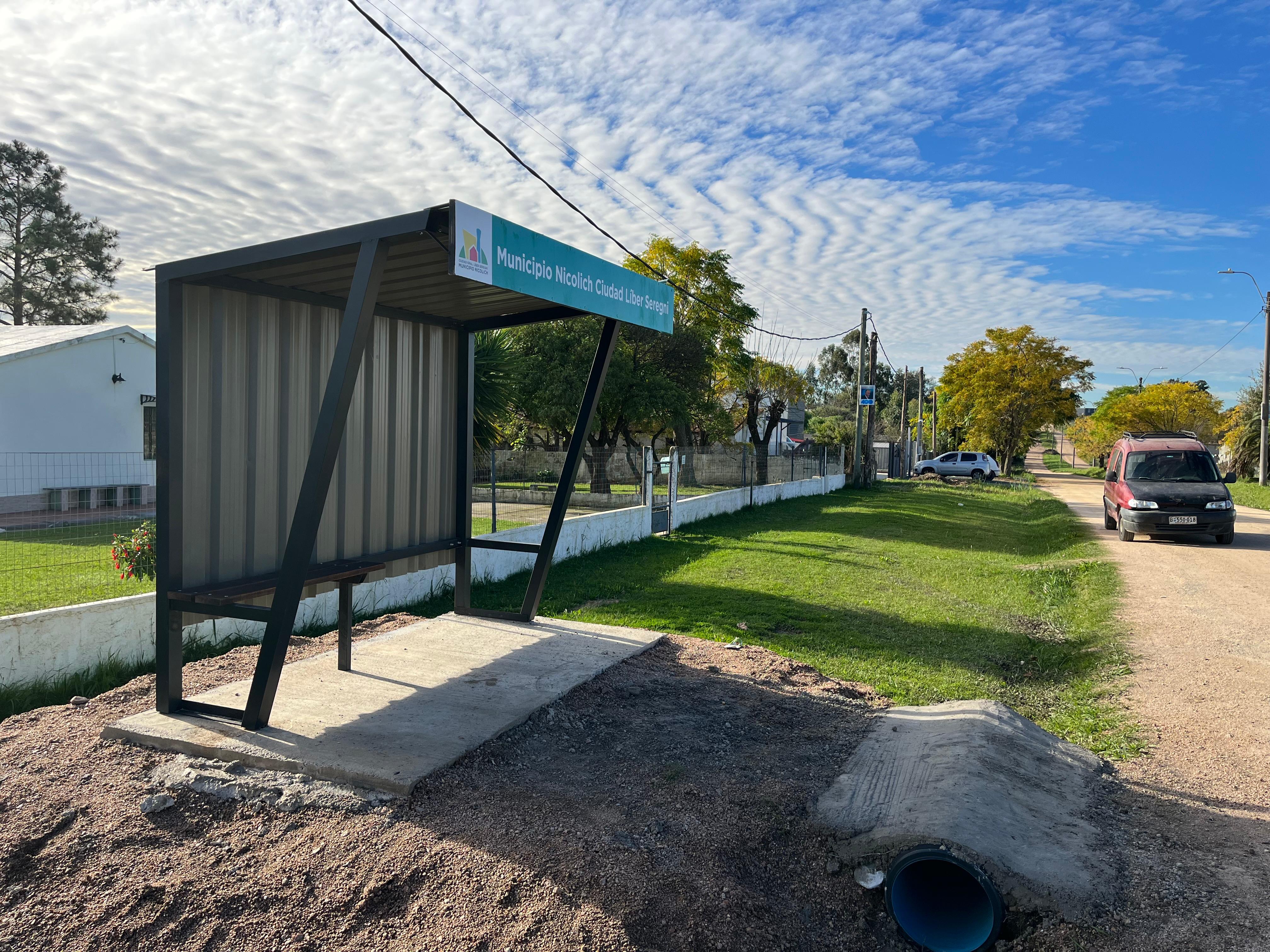 INSTALACIÓN DE UN NUEVO REFUGIO PEATONAL EN COLONIA NICOLICH.