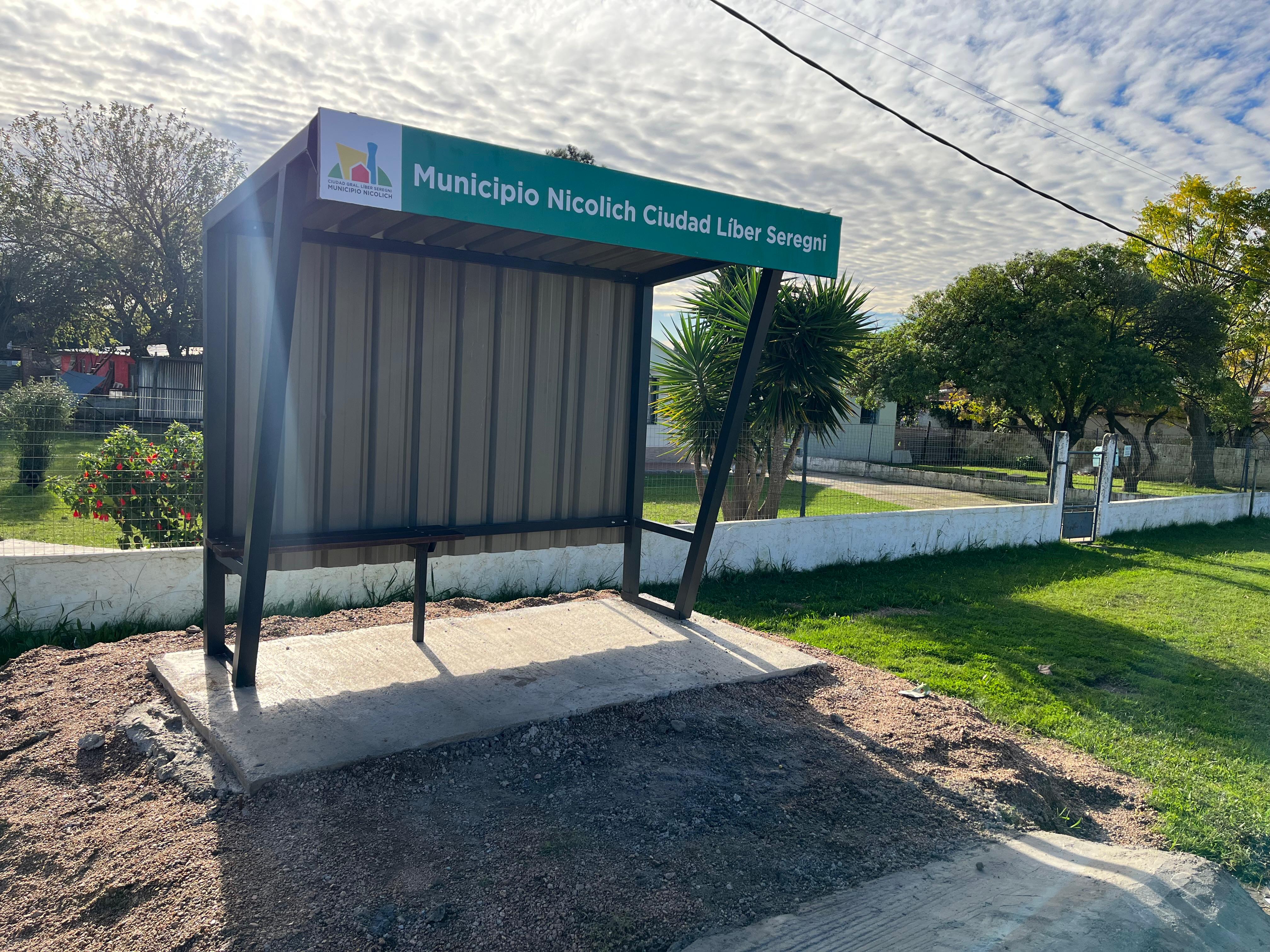 INSTALACIÓN DE UN NUEVO REFUGIO PEATONAL EN COLONIA NICOLICH.