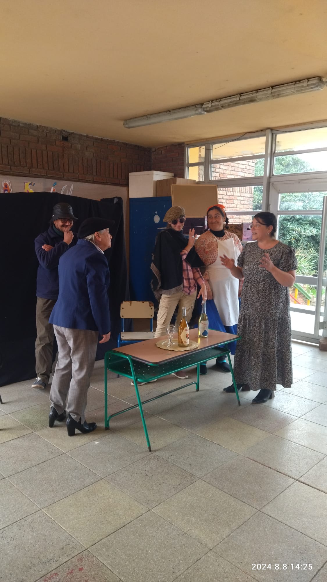 MUESTRA DEL TALLER DE TEATRO EN LA ESCUELA N° 47, EN EL MARCO DEL MES DE LA NIÑEZ.