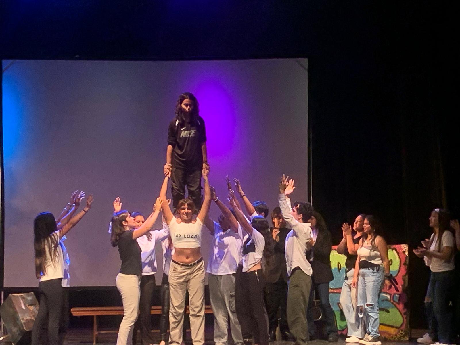 MUESTRA DE LOS TALLERES DEL LICEO DE COLONIA NICOLICH N°1 EN EL TEATRO FLORENCIO SÁNCHEZ DEL CERRO.