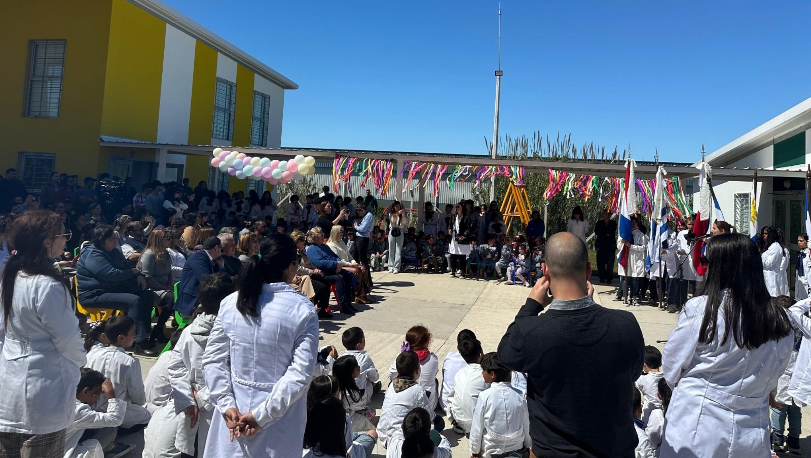 INAUGURACIÓN DE LA ESCUELA DE TIEMPO COMPLETO N°319.