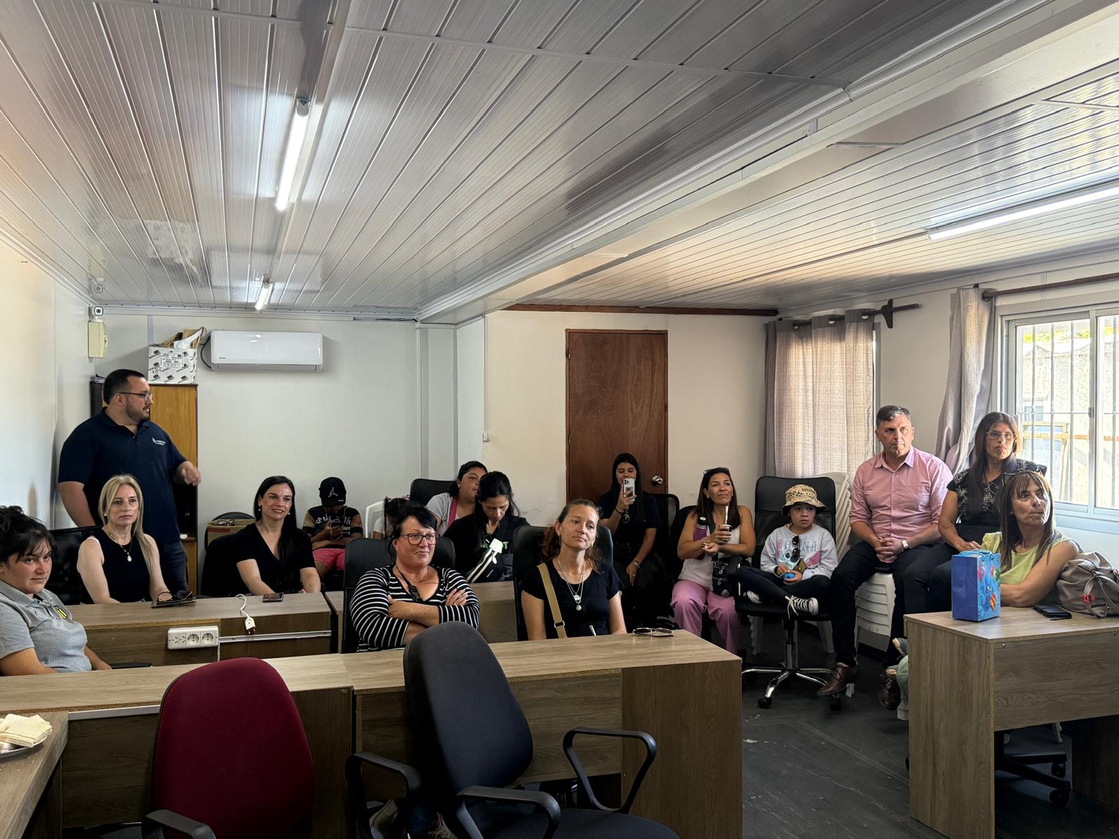 ENTREGA DE CERTIFICADOS DE CAPACITACIÓN EN HERRAMIENTAS DIGITALES A MUJERES DE LA CIUDAD GRAL. LIBER SEREGNI.