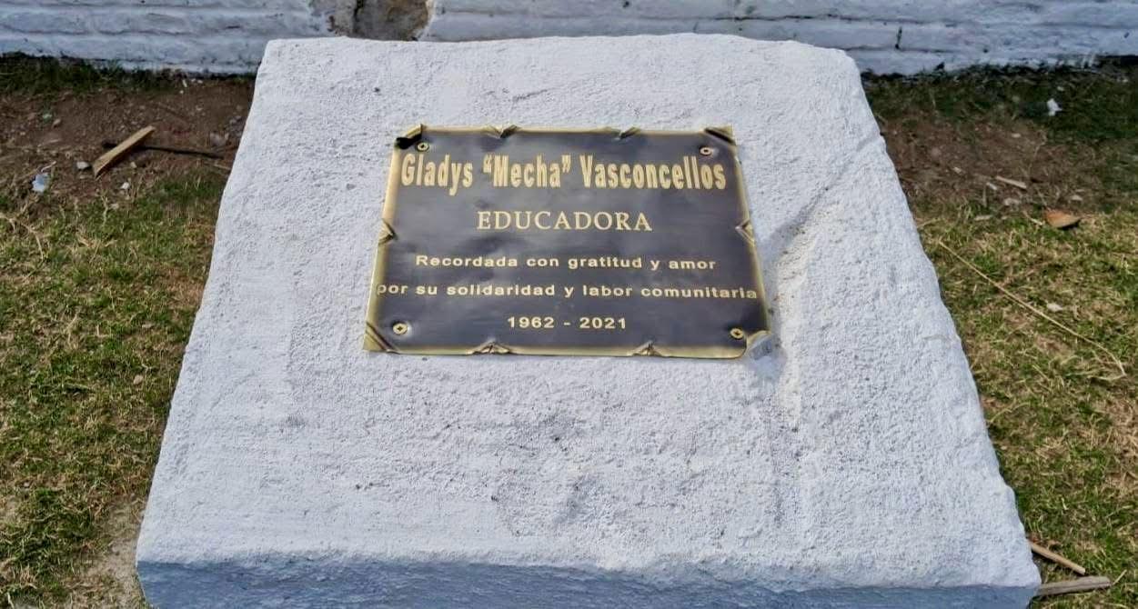 INSTALACIÓN DE PLACA E INAUGURACIÓN DE JUEGOS EN PLAZA 