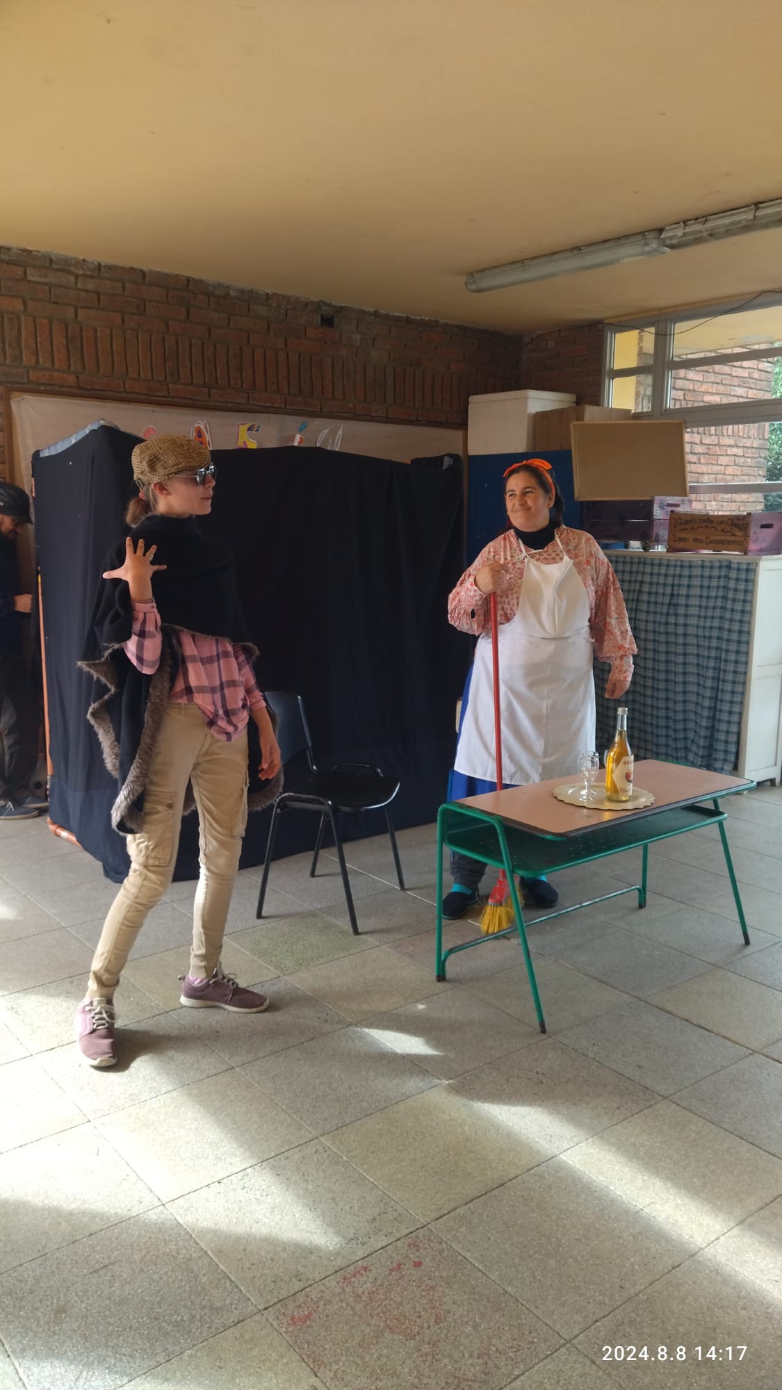 MUESTRA DEL TALLER DE TEATRO EN LA ESCUELA N° 47, EN EL MARCO DEL MES DE LA NIÑEZ.