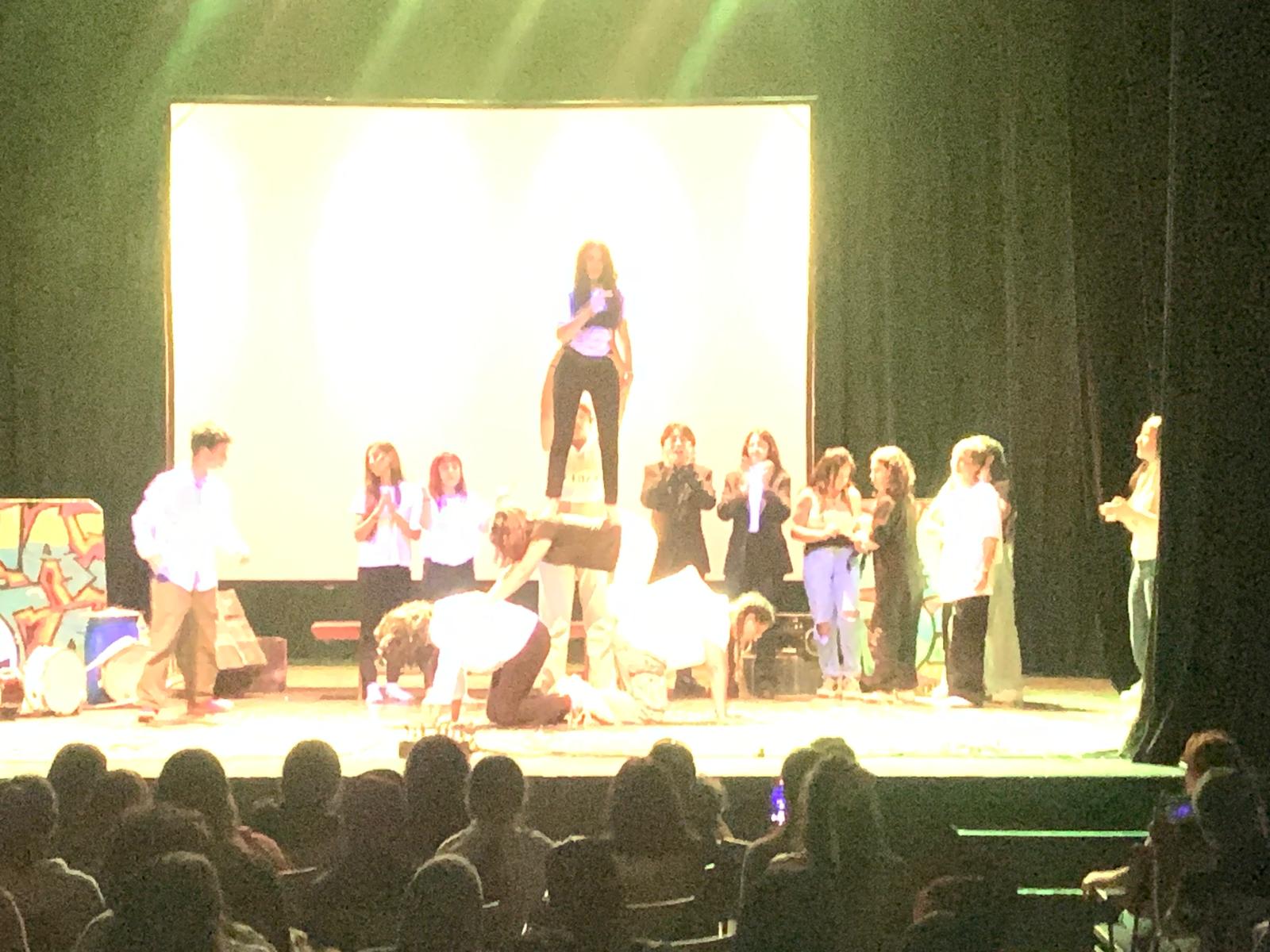 MUESTRA DE LOS TALLERES DEL LICEO DE COLONIA NICOLICH N°1 EN EL TEATRO FLORENCIO SÁNCHEZ DEL CERRO.