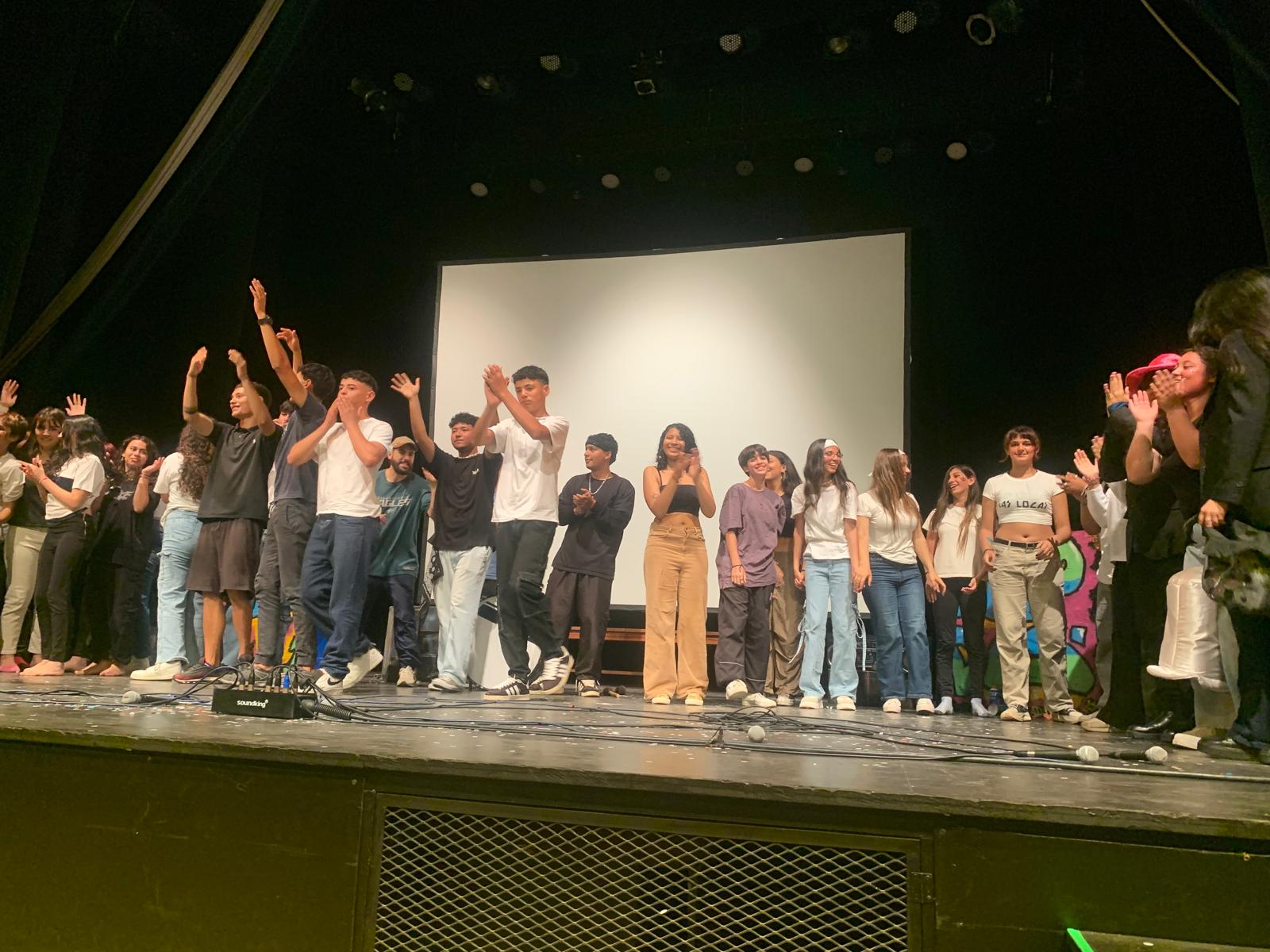 MUESTRA DE LOS TALLERES DEL LICEO DE COLONIA NICOLICH N°1 EN EL TEATRO FLORENCIO SÁNCHEZ DEL CERRO.