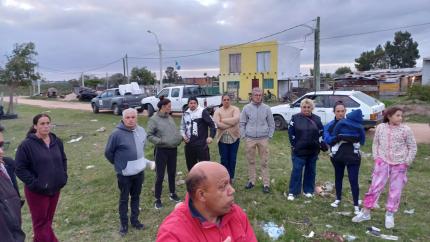 REUNIÓN EN EL BARRIO NUEVO DE COLONIA NICOLICH POR BASURALES SOBRE EL BAÑADO. REUNIÓN EN EL BARRIO NUEVO DE COLONIA NICOLICH POR BASURALES SOBRE EL BAÑADO.